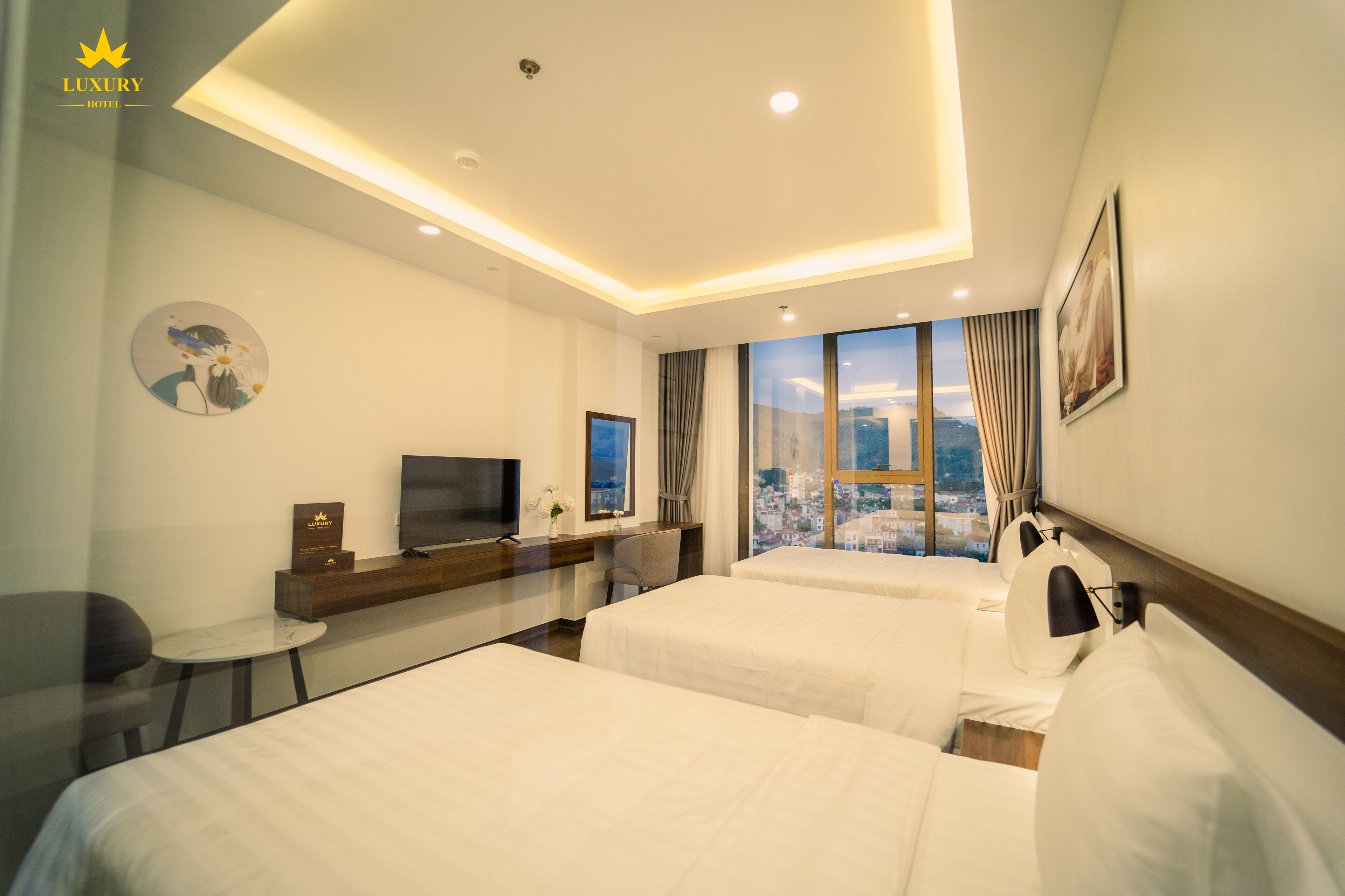 Luxury Triple Room | Premium bedding, minibar, individually decorated, individually furnished