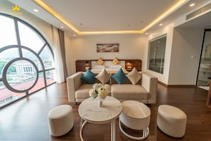 Chambre Quadruple Familiale | Literie de qualité supérieure, minibar, décoration personnalisée