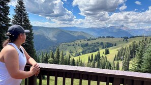 Property grounds - Updated Upper Level 3BR Vail Condo with Western Views (Vail)