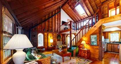 Charming home set on private lot with WiFi, sunroom, W/D, & great location