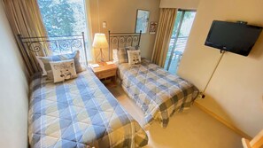 3 bedrooms, desk, travel crib, free WiFi