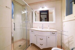 Bathroom - Holiday Home Sleeps 6 in the Historic Center of Le (Lecce)
