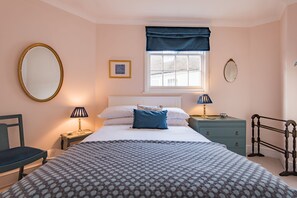 3 bedrooms, desk, iron/ironing board, WiFi