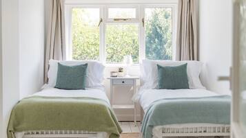 3 bedrooms, desk, iron/ironing board, WiFi