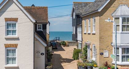 Charming cottage in the heart of Whitstable - Peace Cottage