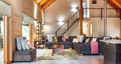 Trinder Retreat—Luxe Nature Escape + Alfresco Bath