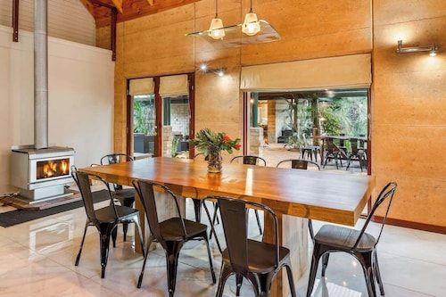 Trinder Retreat—Luxe Nature Escape + Alfresco Bath