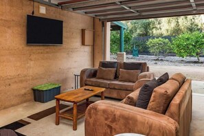 TV, fireplace, offices