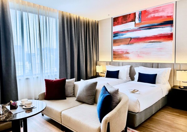 Chambre Deluxe avec lits jumeaux | Couette en duvet, minibar, coffre-fort, décor unique