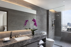 Premier Room, 3 Bedrooms | Bathroom | Designer toiletries, hair dryer, bathrobes, slippers - Ascott Embassy Sathorn Bangkok (Bangkok)