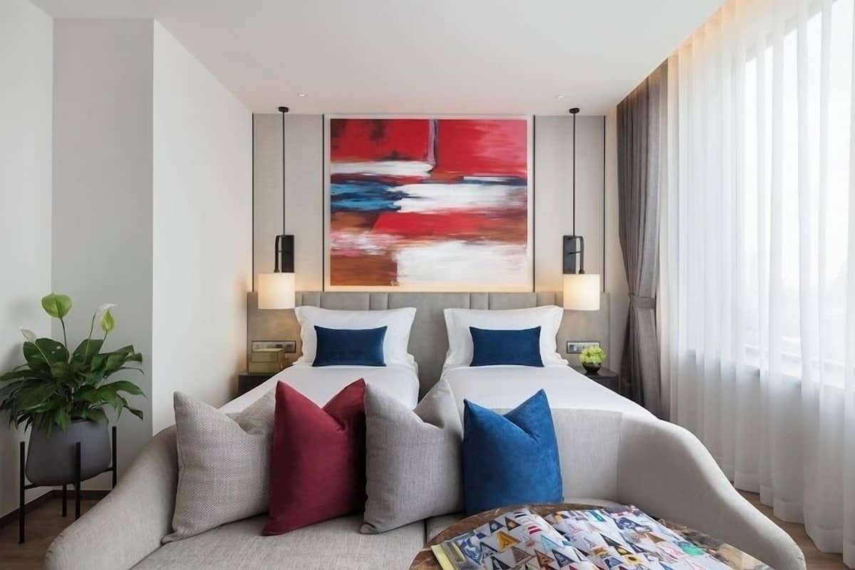 Deluxe Twin Room | Down comforters, minibar, in-room safe, desk