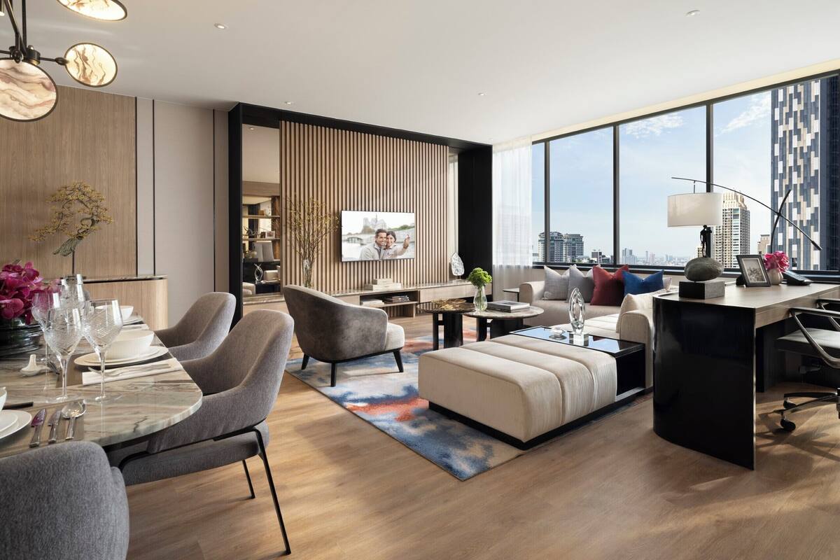 Premier Room, 3 Bedrooms | Living area | Smart TV