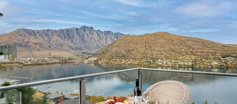 Lakeview Retreat - Queenstown Holiday Home