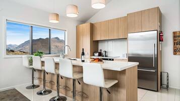 Réfrigérateur, micro-ondes, lave-vaisselle, grille-pain