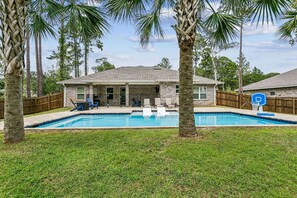 Pool - Beautiful Pet Friendly Home With Private Pool - Minutes To Navarre Beach - Fast WiFi (Navarre)