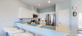 Inviting dog-friendly getaway with screened sunroom, pool, pickleball, & tennis