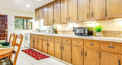Dog-friendly ground-floor home with spacious patio, gas firepit and grill