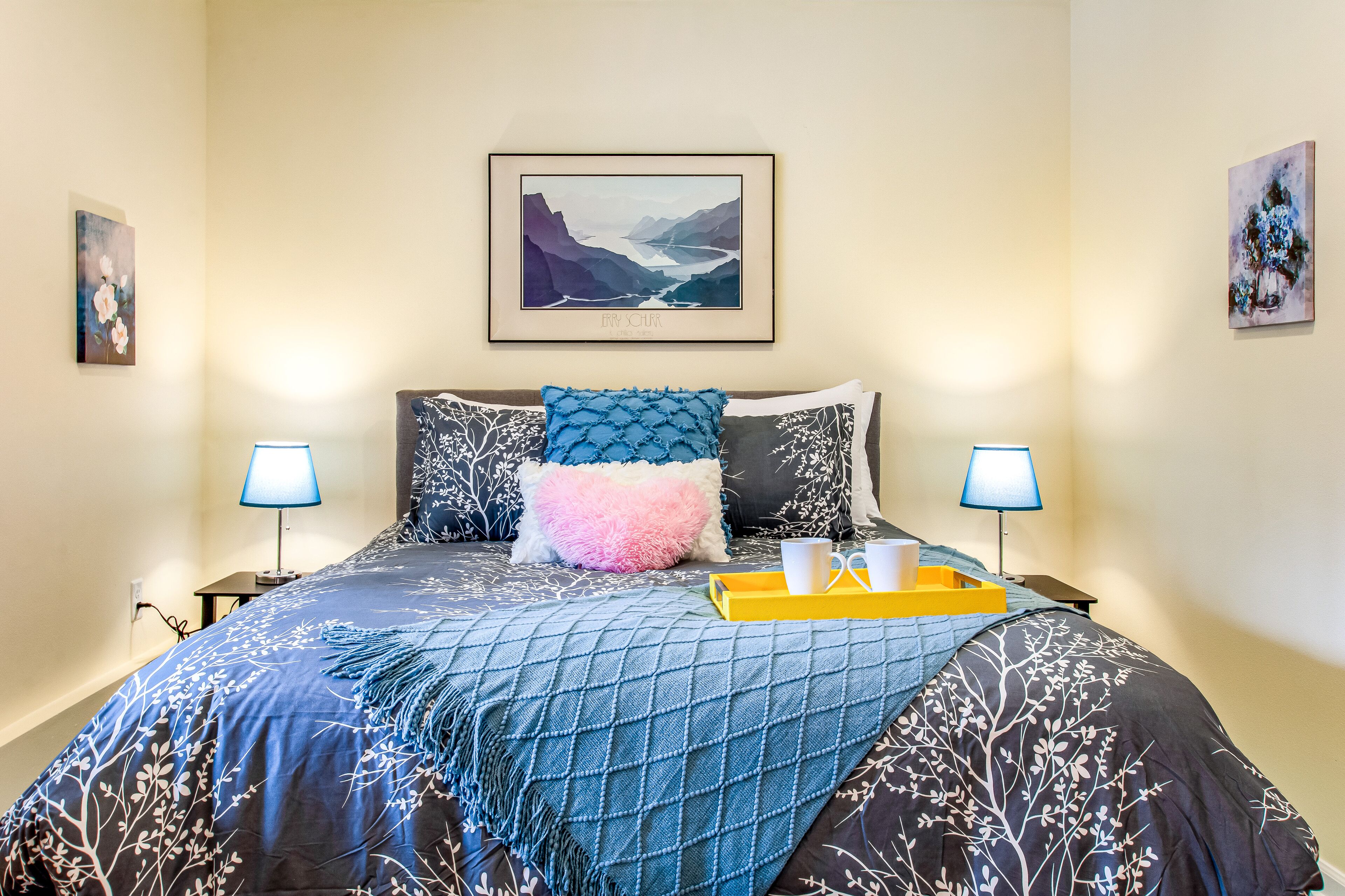 2 Schlafzimmer, Schreibtisch, Bügeleisen/Bügelbrett, Bettwäsche