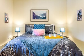 2 Schlafzimmer, Schreibtisch, Bügeleisen/Bügelbrett, Bettwäsche