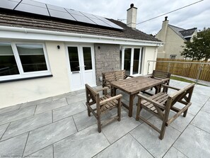 Outdoor dining - Croftdean - a house that sleeps 6 guests in 3 bedrooms (Dalbeattie)