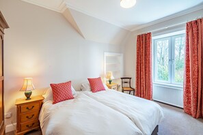 7 bedrooms, WiFi - Ornockenoch House -  a house that sleeps 14 guests  in 7 bedrooms (Gatehouse of Fleet)