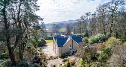 Ornockenoch House - a house that sleeps 14 guests in 7 bedrooms