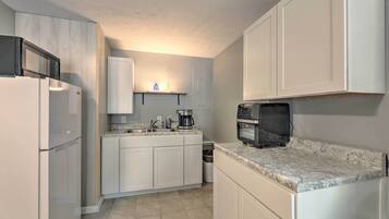 Fridge, microwave, coffee/tea maker, toaster