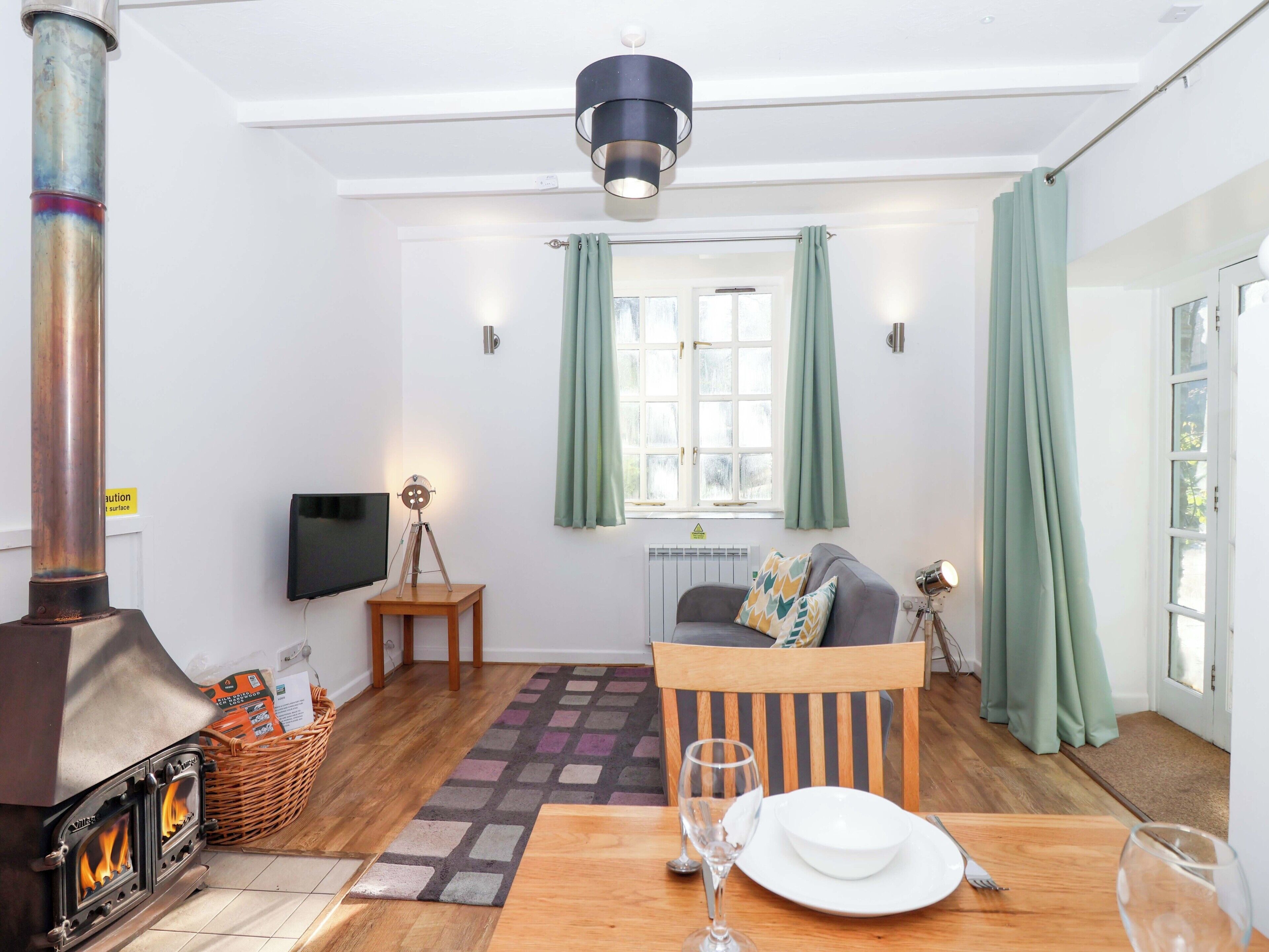 Nest Cottage, Pet Friendly, Character Holiday Cottage In St Tudy - 康瓦耳