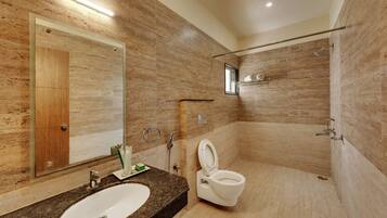 Kamar Superior | Kamar mandi | Perlengkapan mandi gratis dan handuk