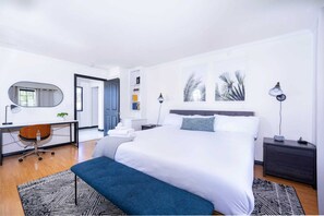 4 bedrooms, iron/ironing board, WiFi, bed sheets