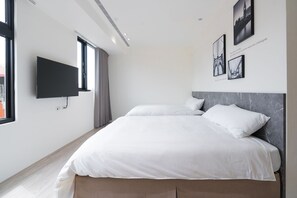 Classic Quadruple Room, 1 Bedroom, Non Smoking | Premium bedding, down comforters, desk, laptop workspace - The Way Inn (Taichung)