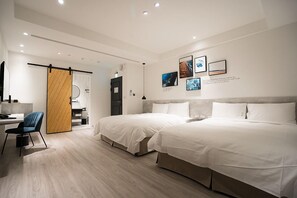 Family Quadruple Room, 1 Bedroom, Non Smoking | Premium bedding, down comforters, desk, laptop workspace - The Way Inn (Taichung)