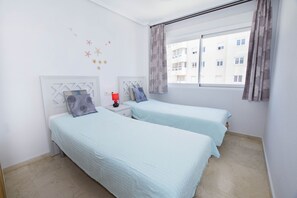 2 slaapkamers, een strijkplank/strijkijzer, wifi, beddengoed