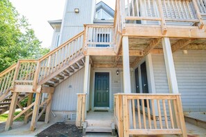 Exterior detail - Slopeside Sanctuary - Ski in/Ski out (The Blue Mountains)