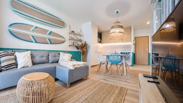 Apartment (114) | Wohnbereich | 30-Zoll-Plasmafernseher mit Satellitenempfang, Fernseher