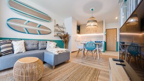 Apartament (114) | Sala d'estar | Televisor de plasma de 30 polzades amb canals per satèl·lit i televisor 