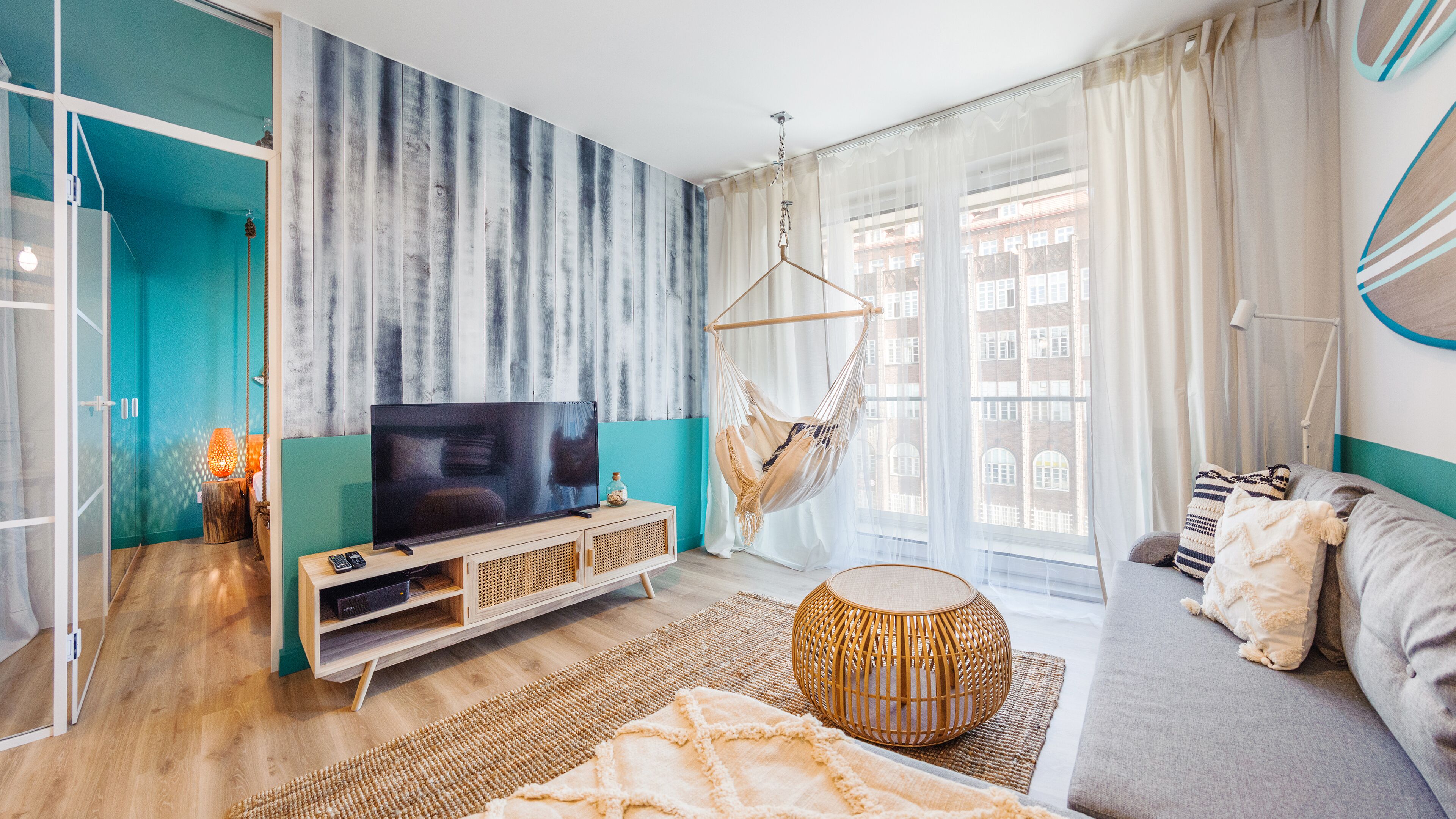 公寓 (114) | 起居区 | 30-英寸等离子电视 （配备卫星频道）、电视