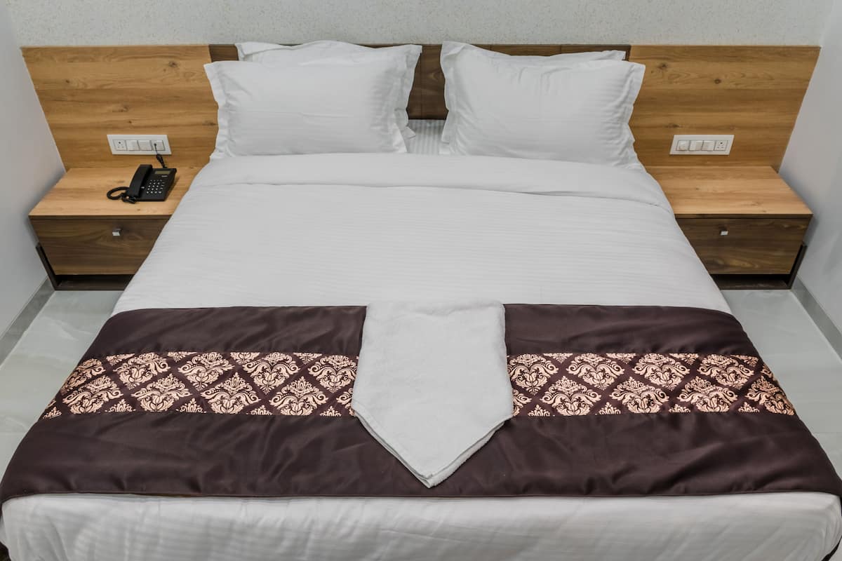 Chambre Deluxe Double ou avec lits jumeaux, 1 lit double, vue ville | Draps en coton égyptien, literie de qualité supérieure