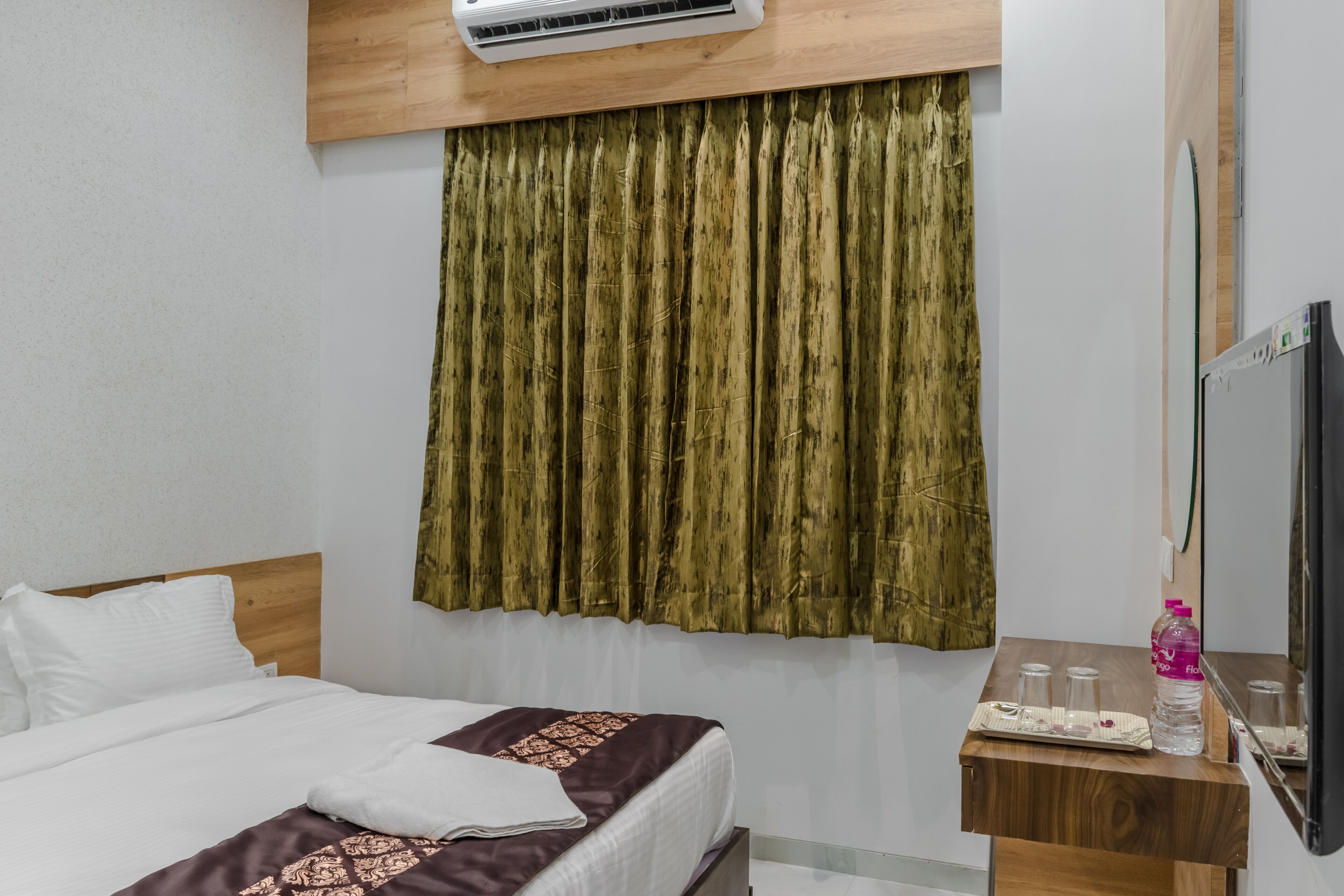 deluxe double or twin room, 1 double bed, city view | 1 bedroom, egyptian cotton sheets, premium bedding, select comfort beds