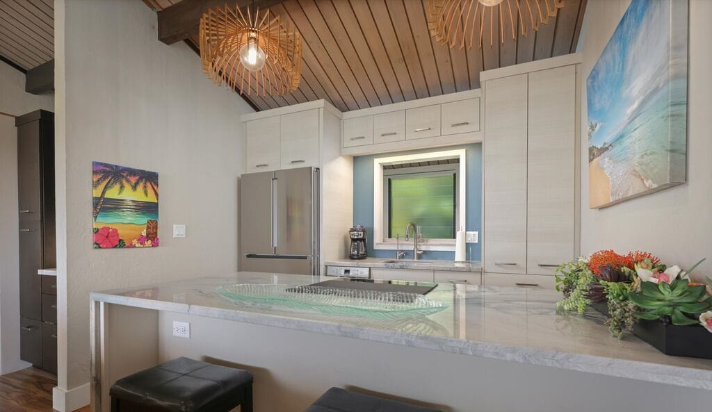 Fridge, microwave, dishwasher, coffee/tea maker