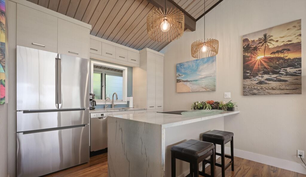 Fridge, microwave, dishwasher, coffee/tea maker