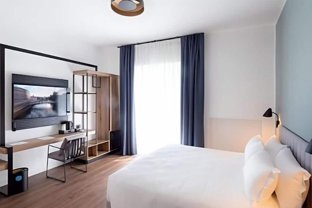 Premium bedding, down duvets, pillow-top beds, minibar