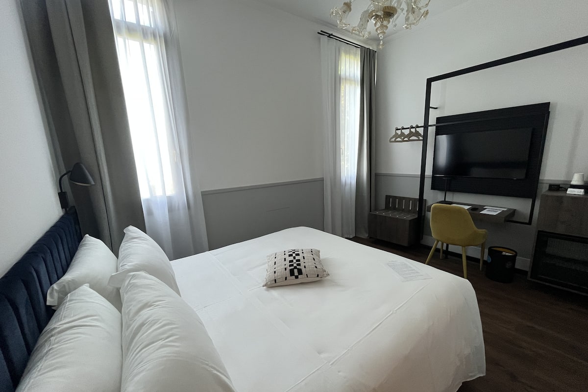 Premium bedding, down duvets, pillow-top beds, minibar