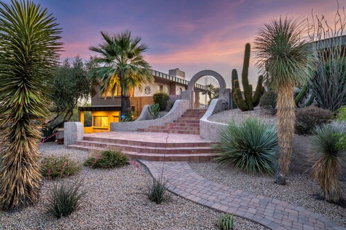 Carefree Crest: Jaw Dropping VIEWS, Pool, 2 Casitas, Outdoor Living!