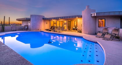 Carefree Crest: Jaw Dropping VIEWS, Pool, 2 Casitas, Outdoor Living!