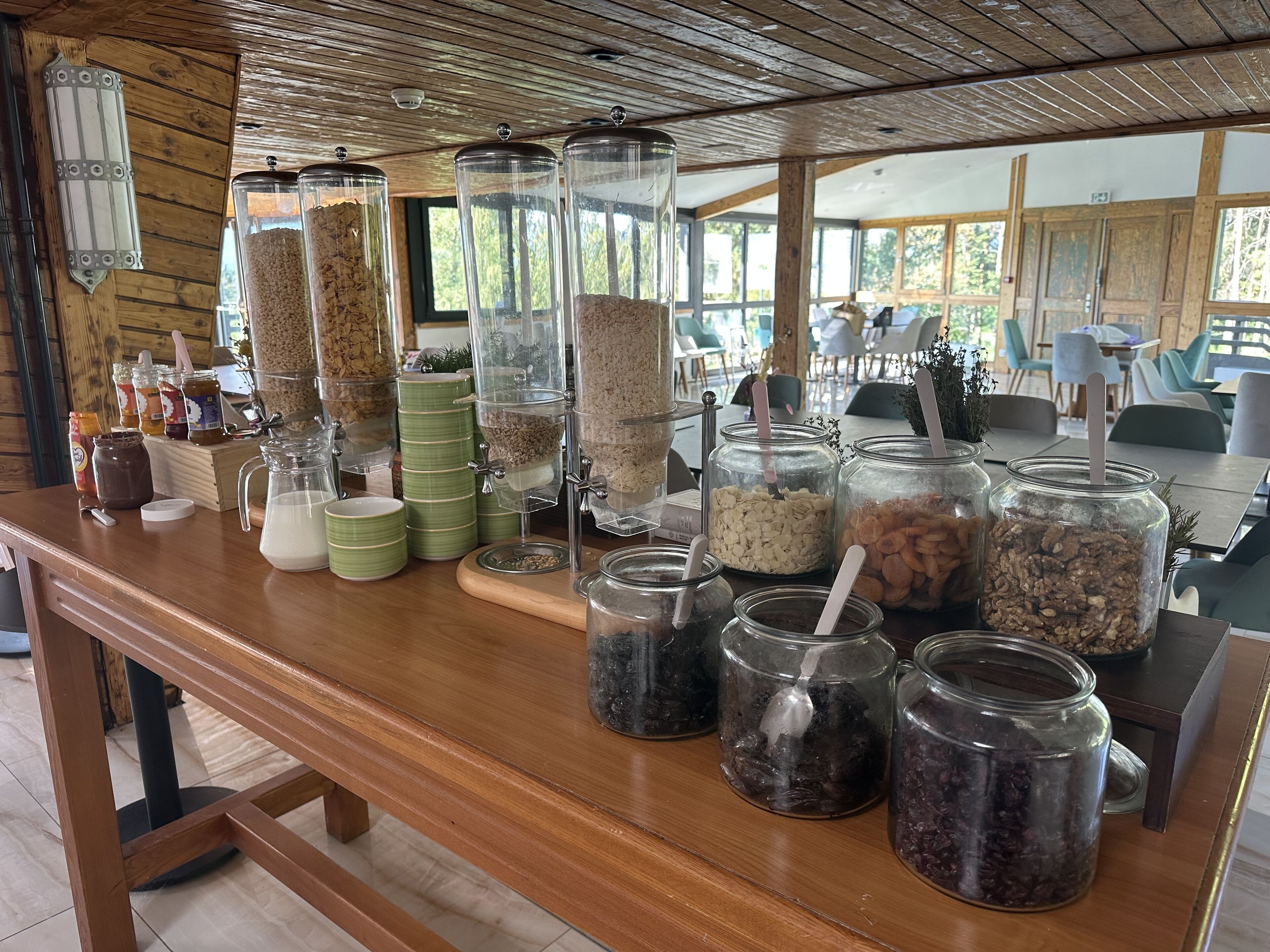 Daily buffet breakfast for a fee