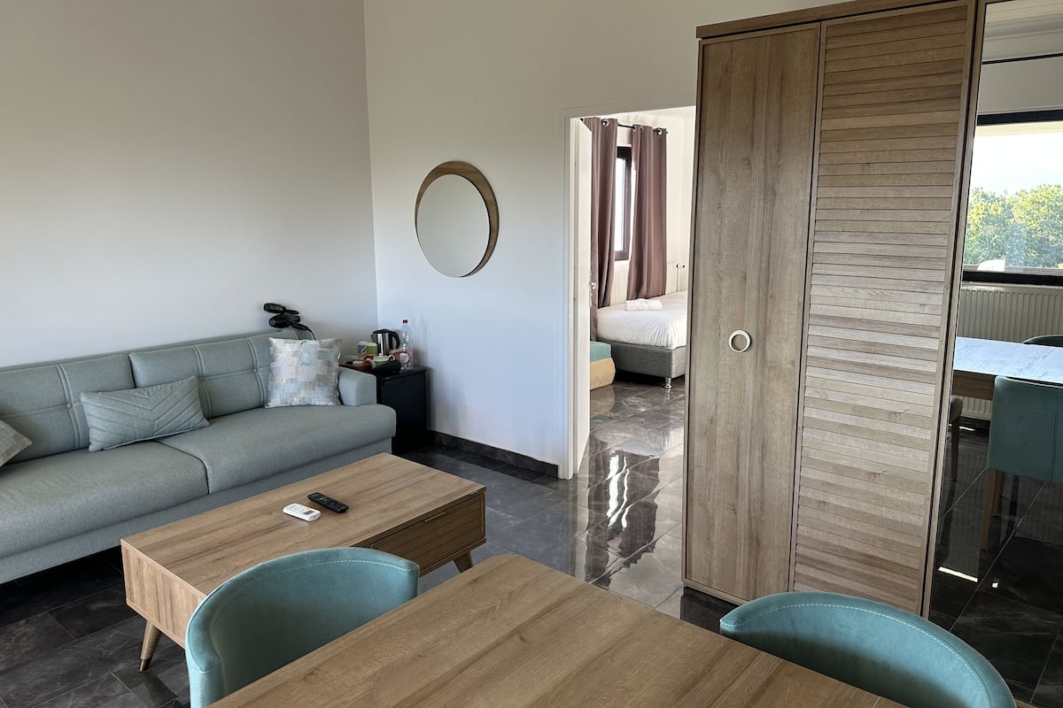 Suite (Signature) | Living area | Foosball, table tennis, books