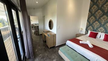 Suite (Prestige) | Desk, soundproofing, bed sheets