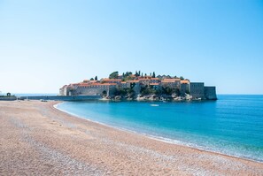 On the beach - Sveti Stefan Beach Apartment (Sveti Stefan)