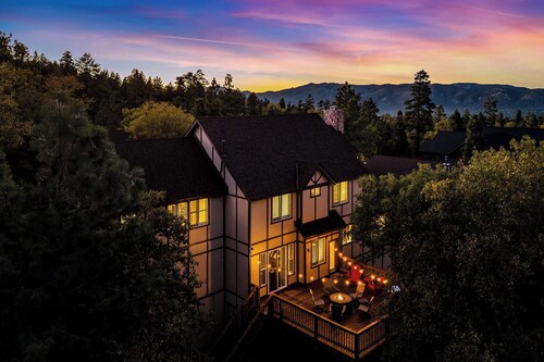 High Timber Family Retreat: Luxury Family Fun in High Timber Ranch! Spacious Fenced Yard! Game Room!